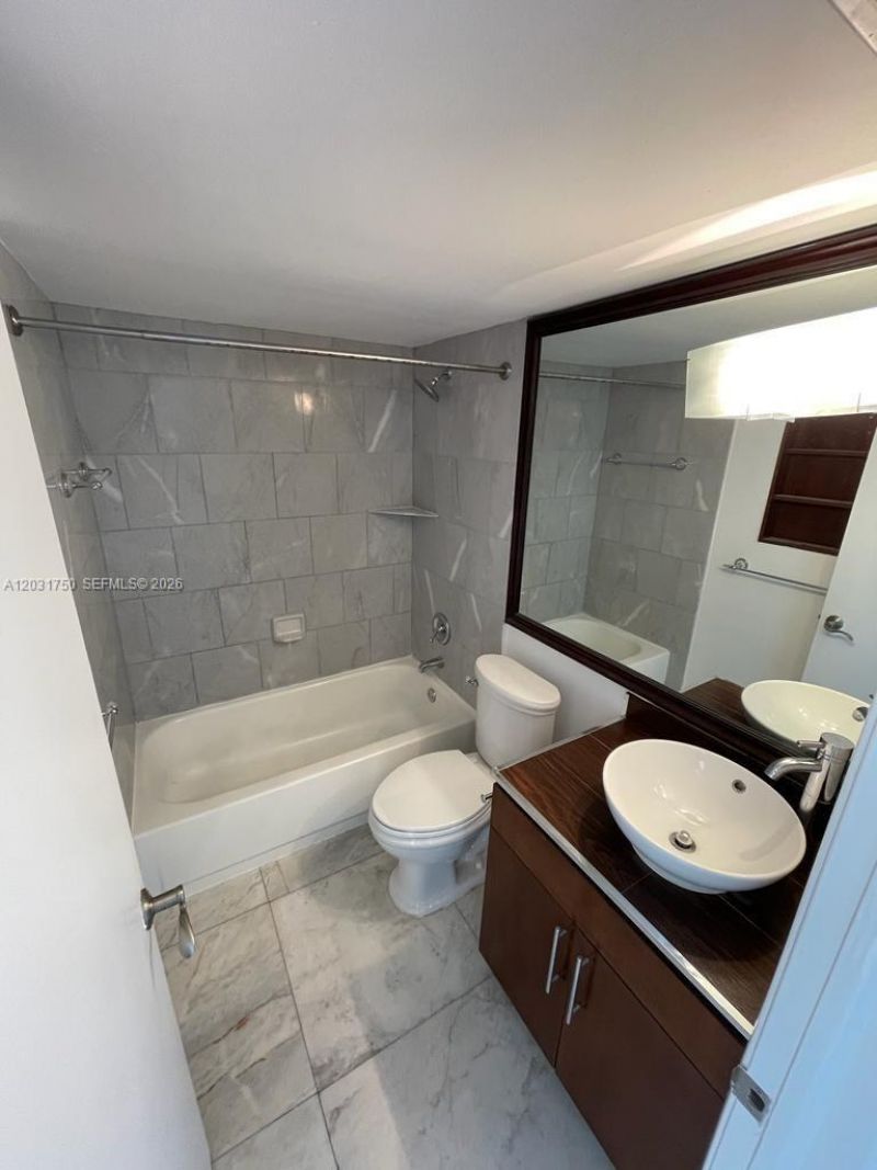 770 Claughton Island Dr , Unit 1504, Miami, FL 33131 Photo