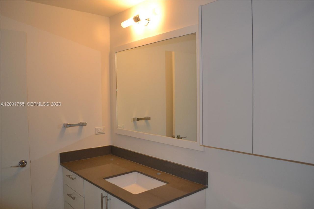 999 SW 1st Ave , Unit 2517, Miami, FL 33130 Photo
