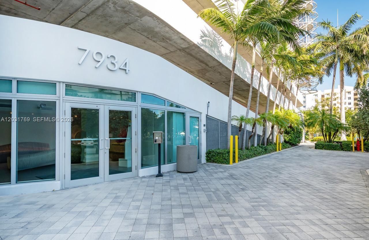 7934 West Dr , Unit 705, North Bay Village, FL 33141 Photo