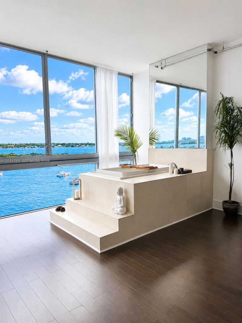 7934 West Dr , Unit 705, North Bay Village, FL 33141 Photo