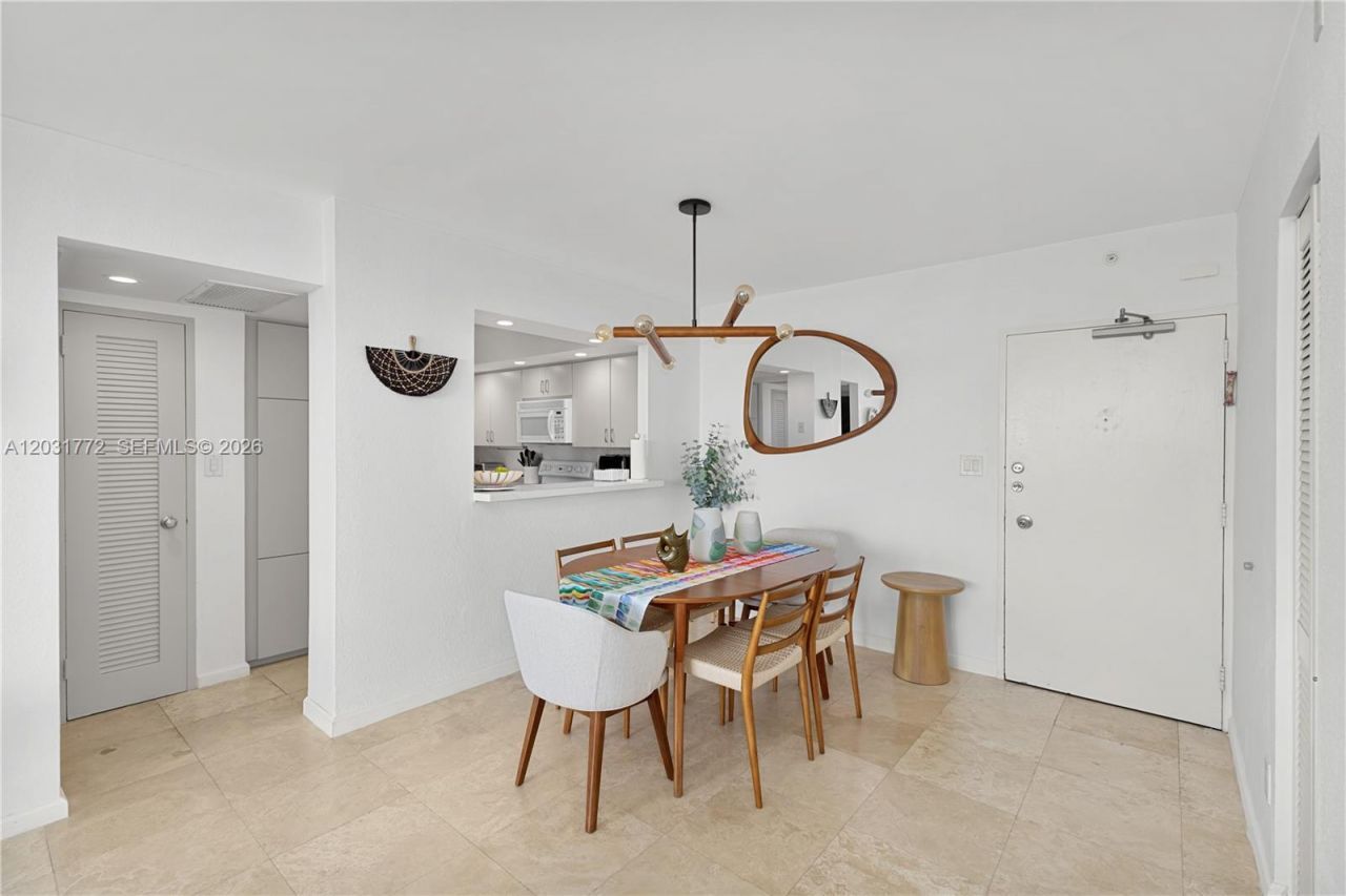5600 Collins Ave , Unit 14R, Miami Beach, FL 33140 Photo
