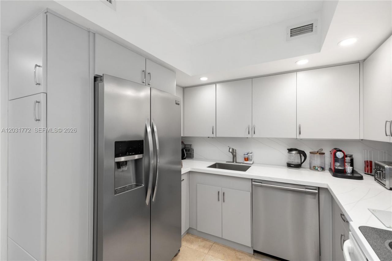 5600 Collins Ave , Unit 14R, Miami Beach, FL 33140 Photo