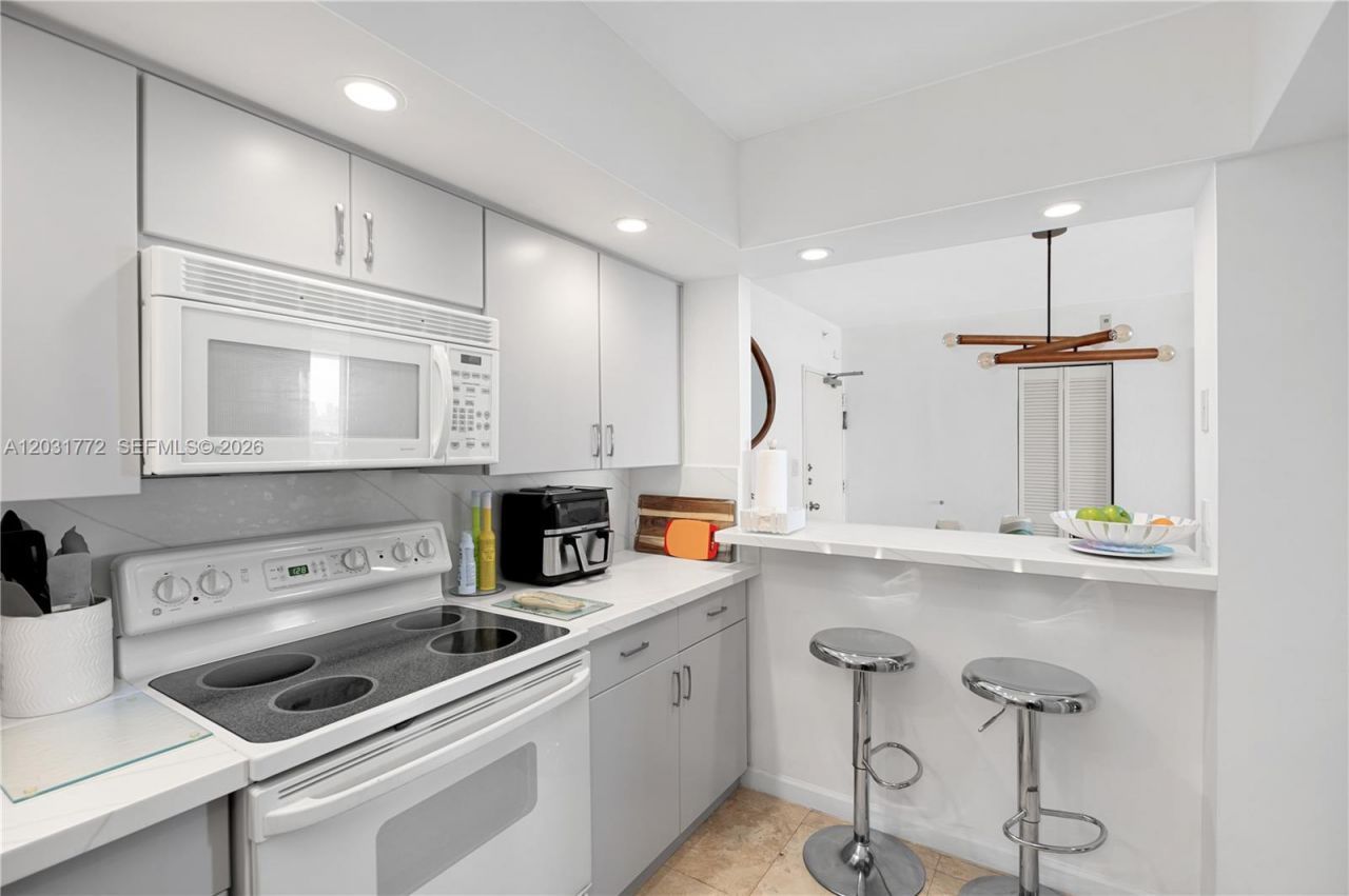 5600 Collins Ave , Unit 14R, Miami Beach, FL 33140 Photo
