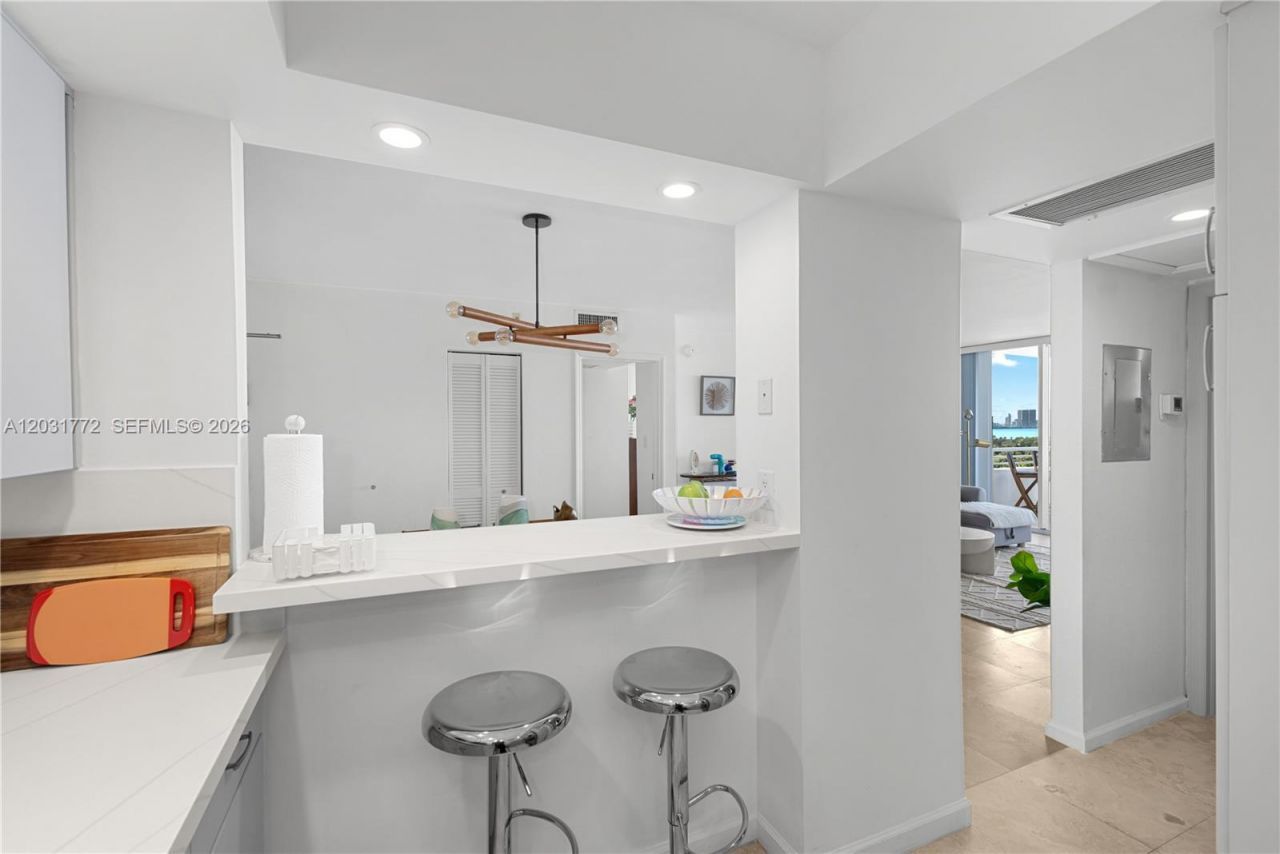 5600 Collins Ave , Unit 14R, Miami Beach, FL 33140 Photo