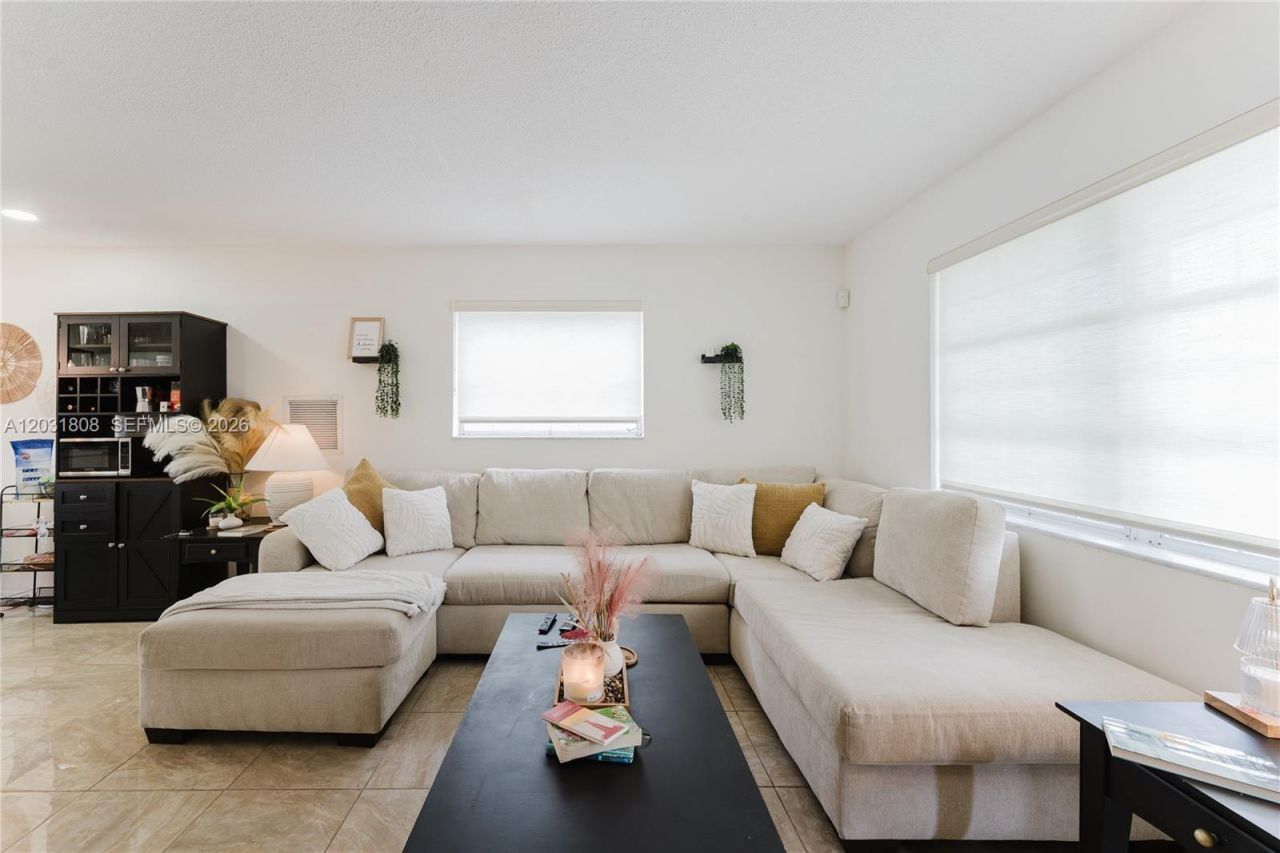 2604 NW 48th St, Tamarac, FL 33309 Photo