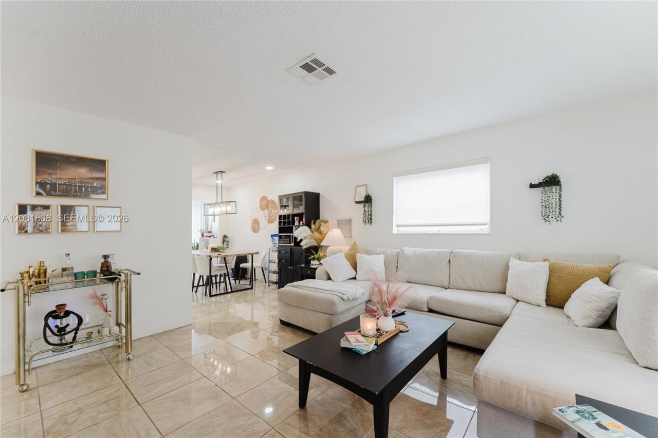 2604 NW 48th St, Tamarac, FL 33309 Photo