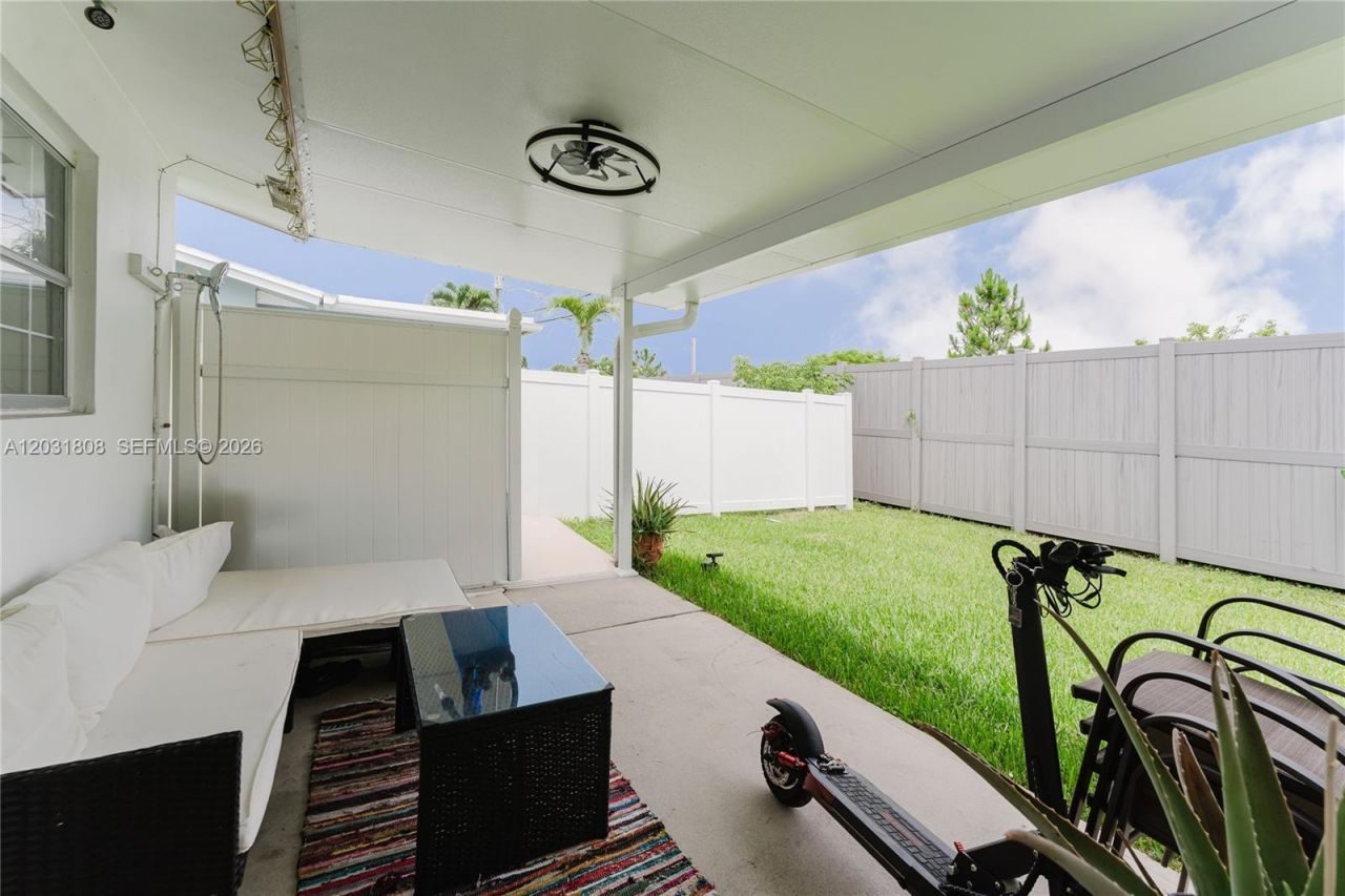 2604 NW 48th St, Tamarac, FL 33309 Photo