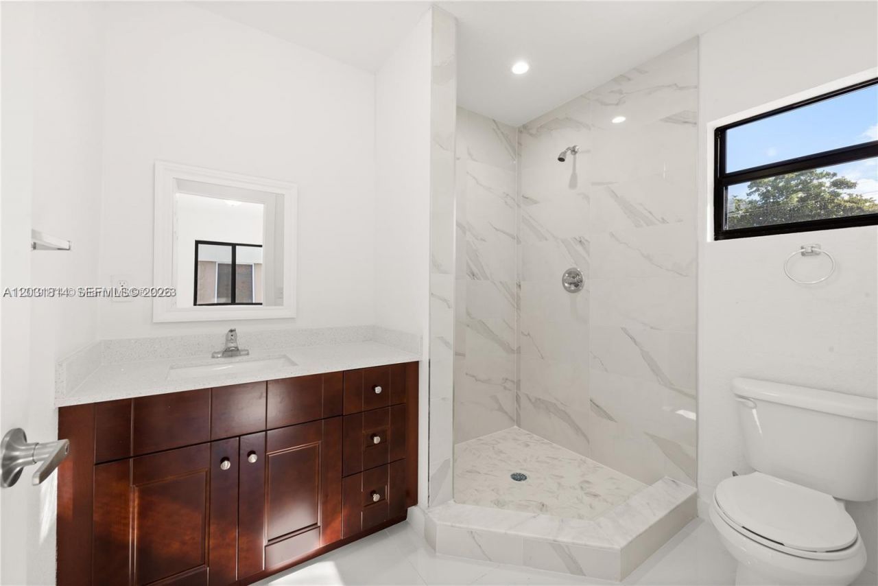 2243 NW 50th St, Unit 2, Miami, FL 33142 Photo