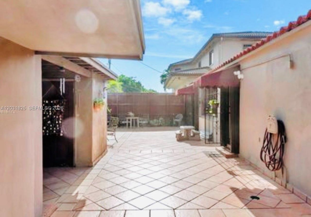 2424 SW 21st Ter , Miami, FL 33145 Photo