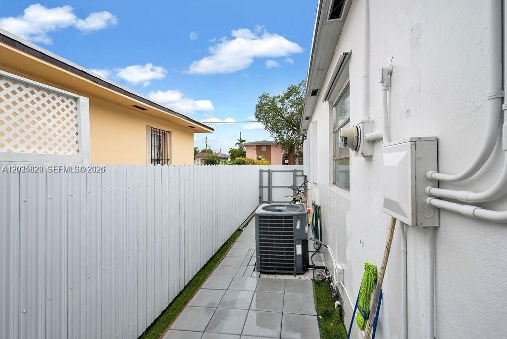 600 NW 34th Ave , Miami, FL 33125 Photo