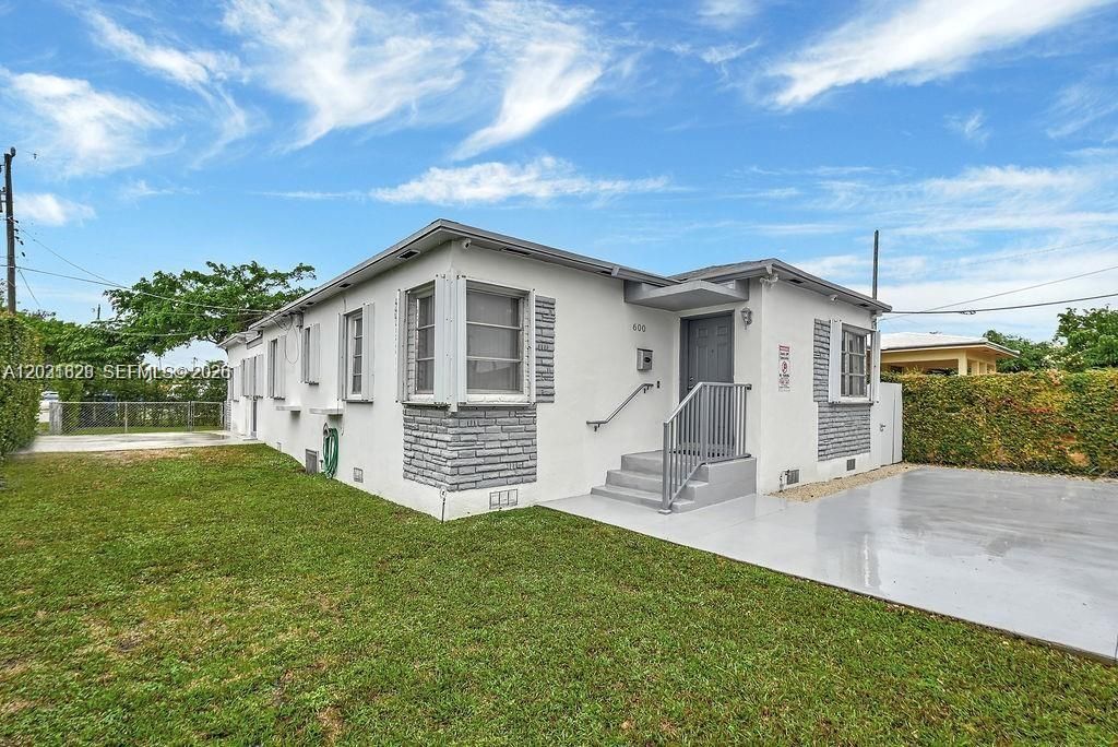 600 NW 34th Ave , Miami, FL 33125 Photo