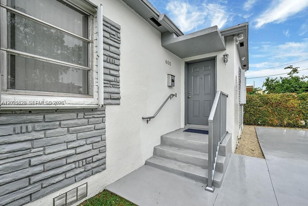 600 NW 34th Ave , Miami, FL 33125 Photo