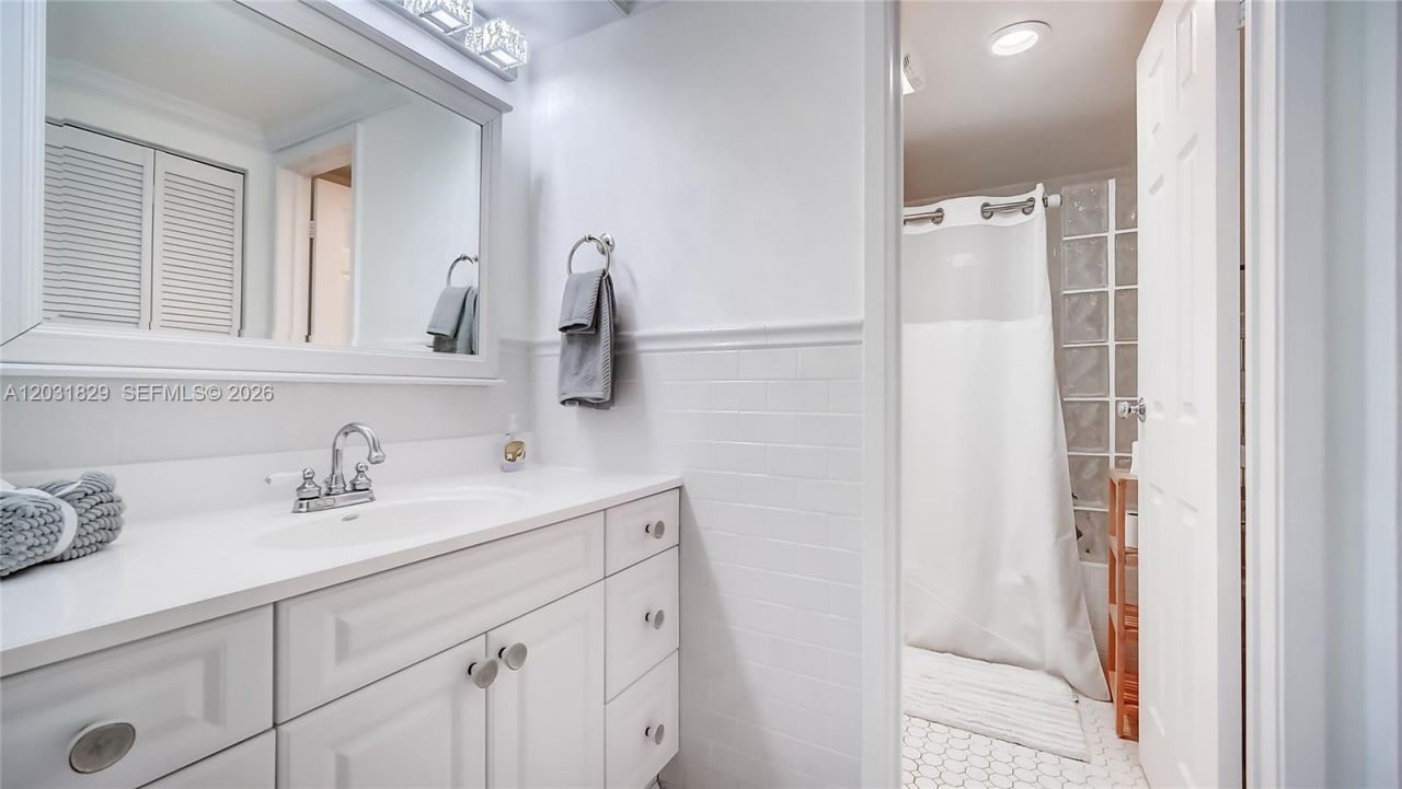 2401 Collins Ave , Unit 904, Miami Beach, FL 33140 Photo