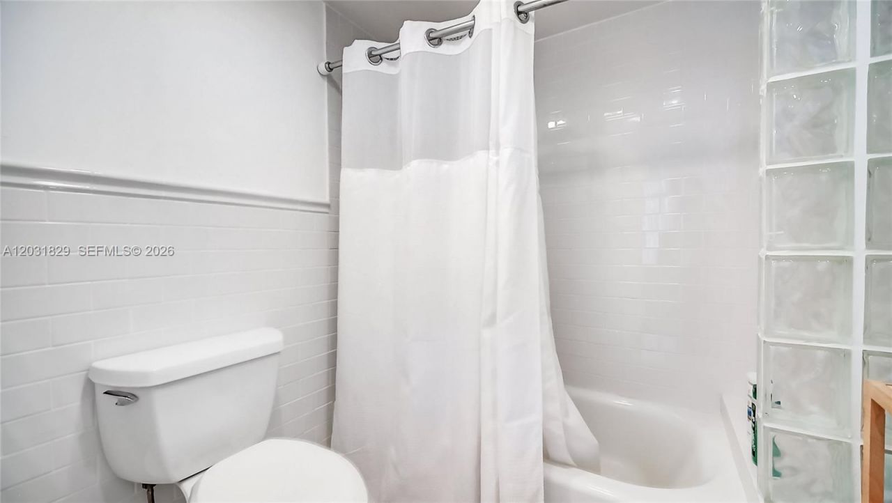 2401 Collins Ave , Unit 904, Miami Beach, FL 33140 Photo