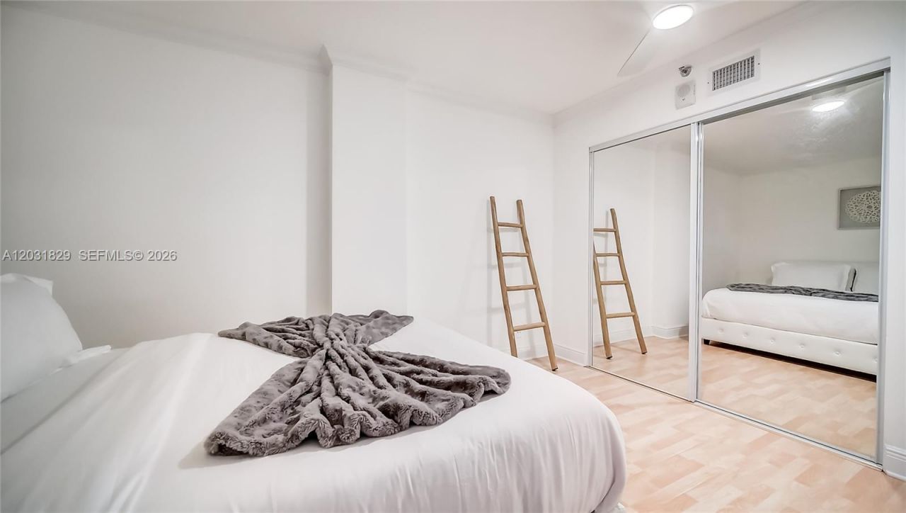 2401 Collins Ave , Unit 904, Miami Beach, FL 33140 Photo