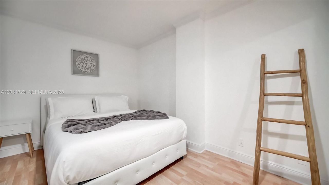 2401 Collins Ave , Unit 904, Miami Beach, FL 33140 Photo