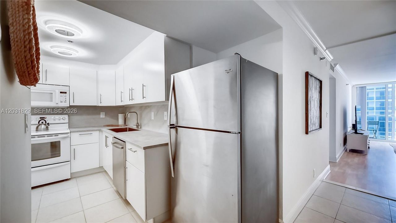 2401 Collins Ave , Unit 904, Miami Beach, FL 33140 Photo