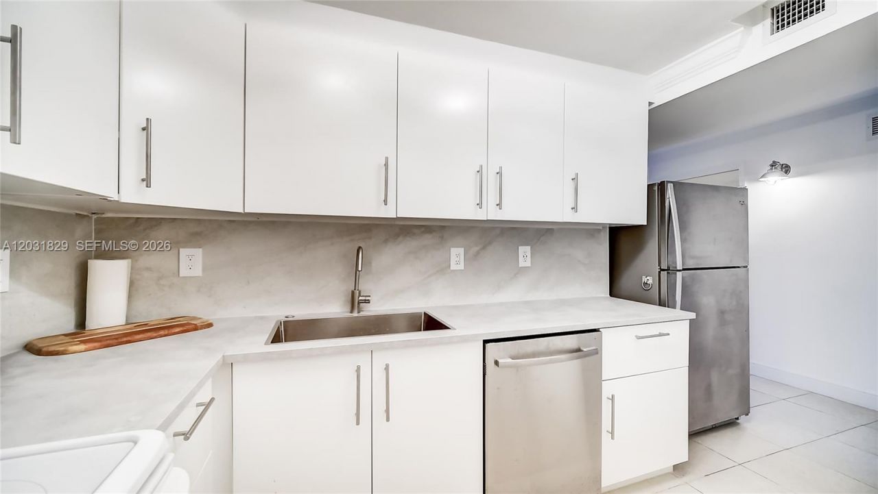 2401 Collins Ave , Unit 904, Miami Beach, FL 33140 Photo