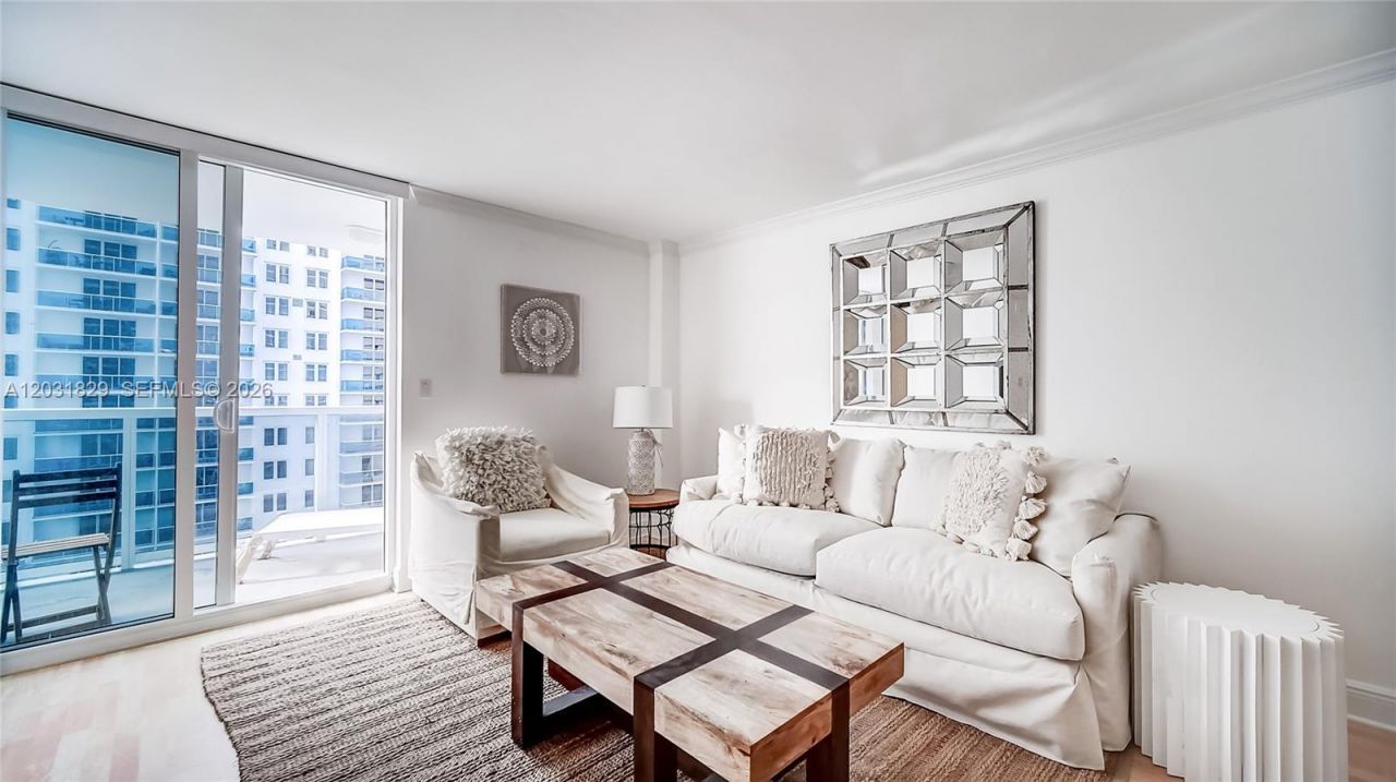 2401 Collins Ave , Unit 904, Miami Beach, FL 33140 Photo