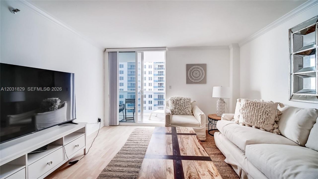 2401 Collins Ave , Unit 904, Miami Beach, FL 33140 Photo