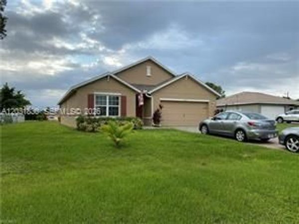 3815 SW 11th Pl , Cape Coral, FL 33914