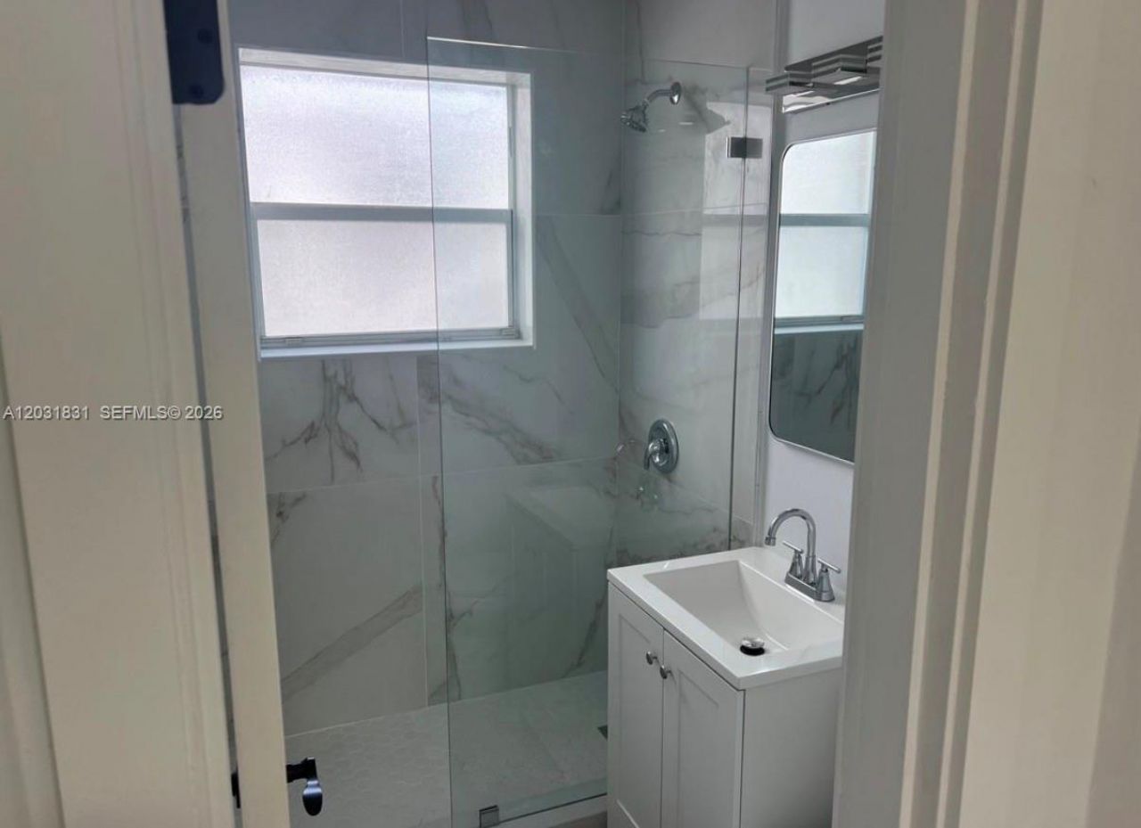 7730 Byron Ave, Unit 4, Miami Beach, FL 33141 Photo