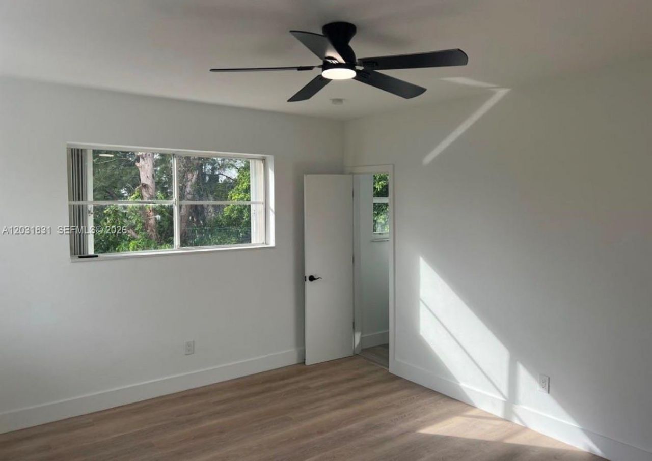 7730 Byron Ave, Unit 4, Miami Beach, FL 33141 Photo