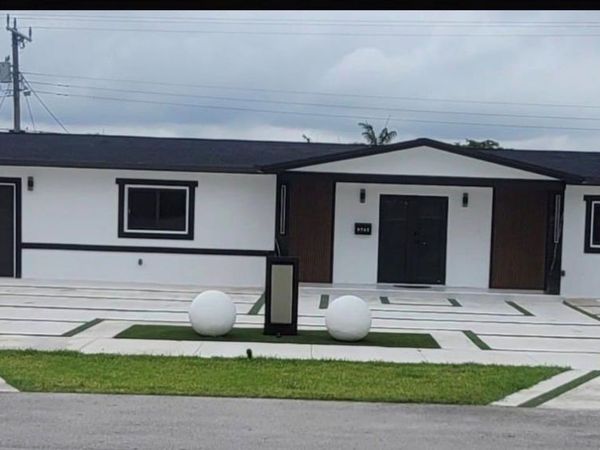9745 SW 15th St , Miami, FL 33174