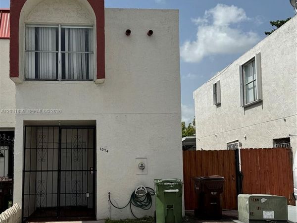 1074 W 38th St , Unit 32, Hialeah, FL 33012