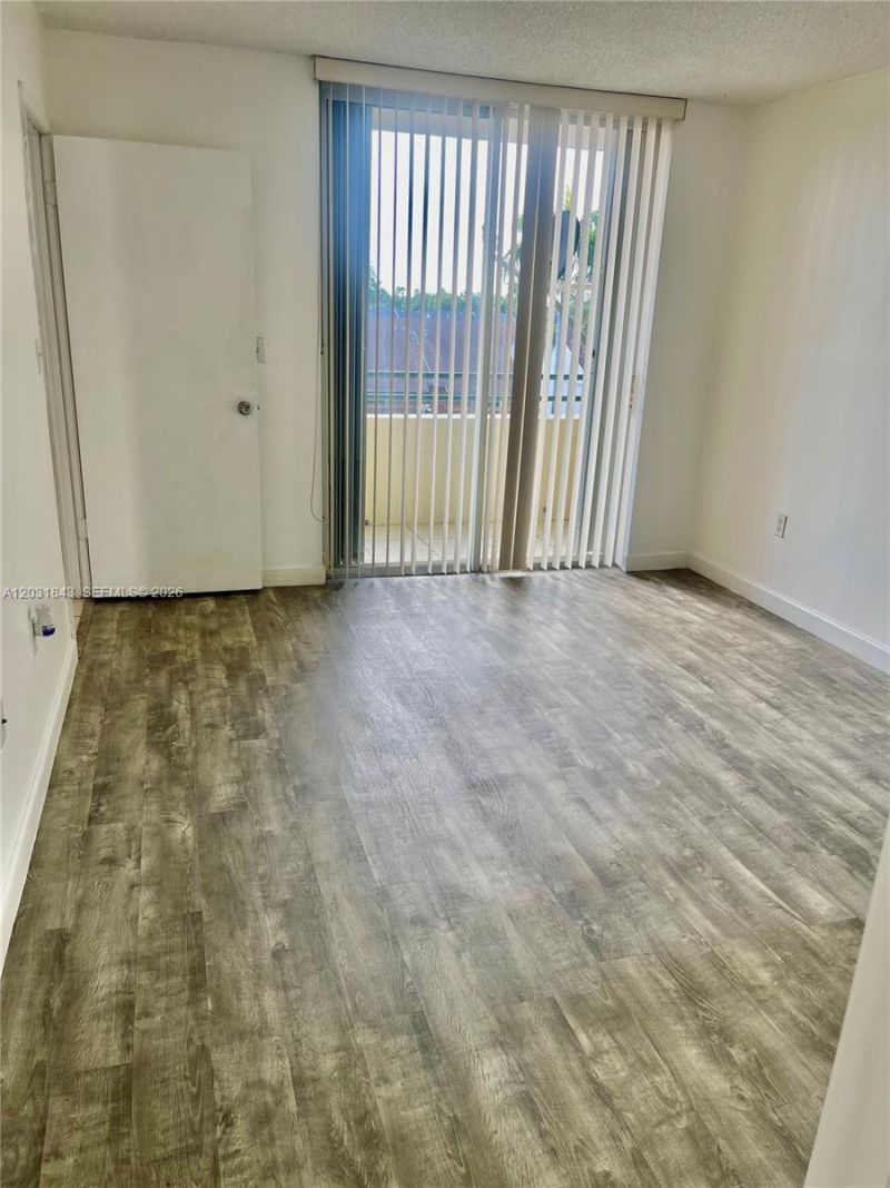 8321 NW 7th St , Unit 1-407, Miami, FL 33126 Photo
