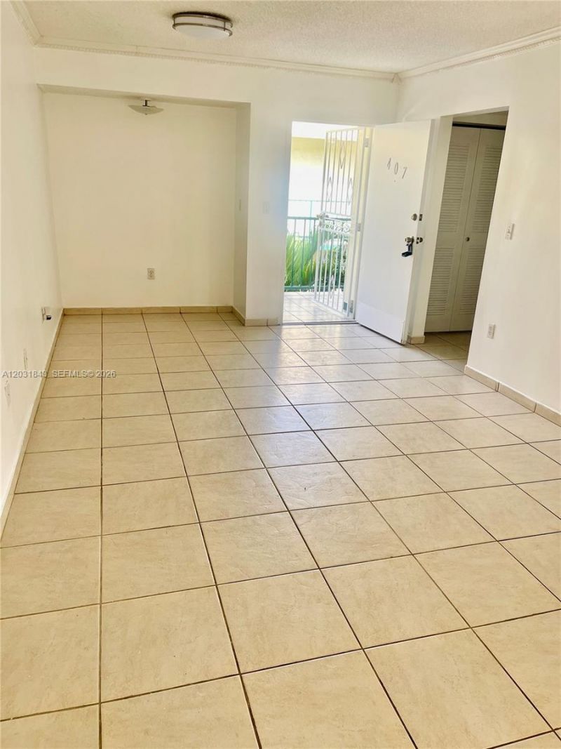 8321 NW 7th St , Unit 1-407, Miami, FL 33126 Photo