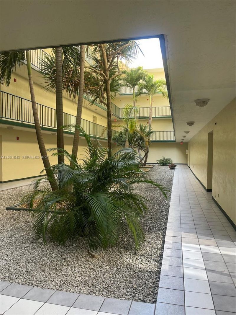 8321 NW 7th St , Unit 1-407, Miami, FL 33126 Photo