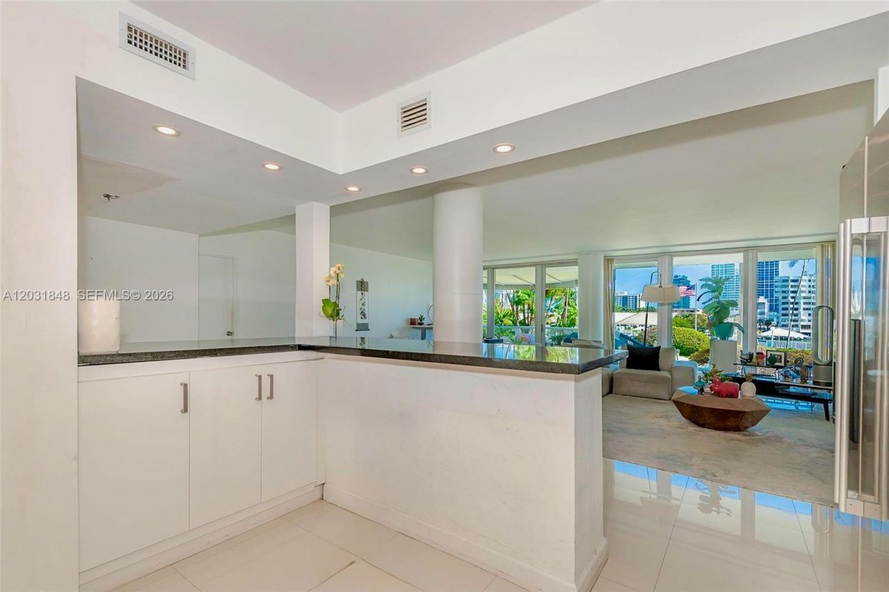 900 Bay Dr , Unit 122, Miami Beach, FL 33141 Photo