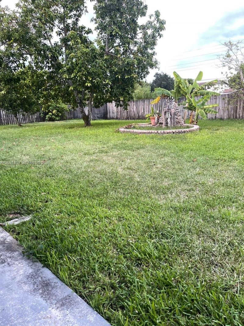 19391 NW 57th Ct, Hialeah, FL 33015 Photo