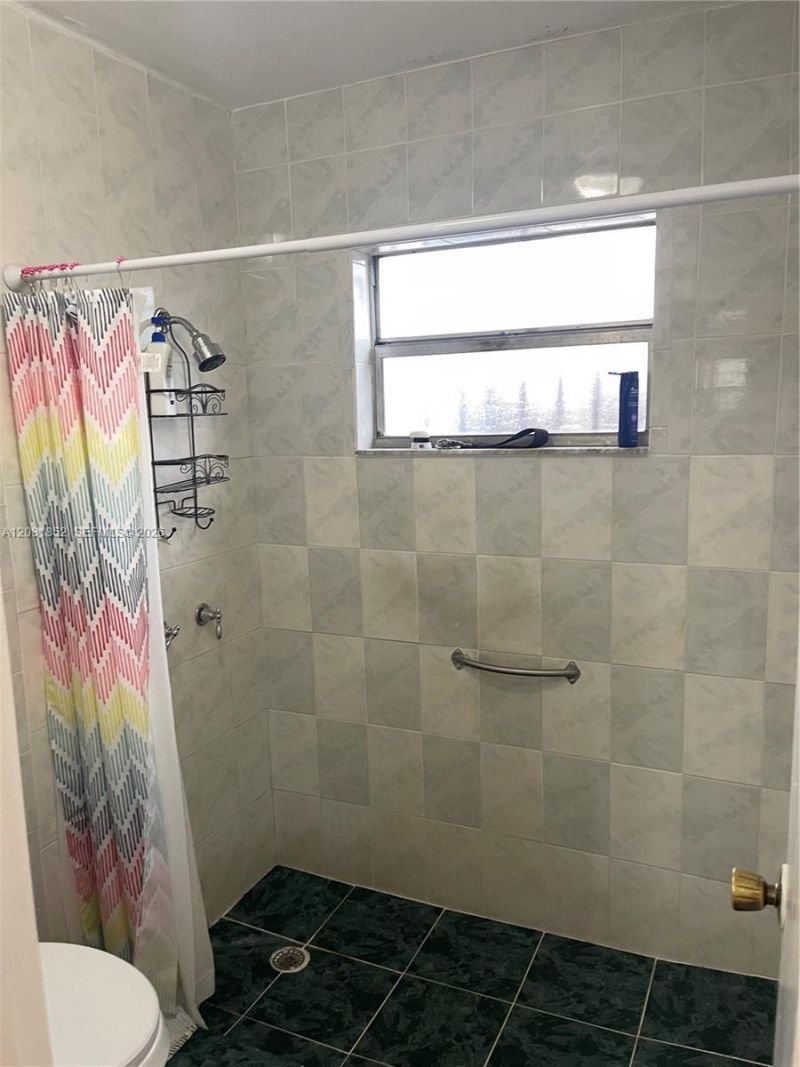 19391 NW 57th Ct, Hialeah, FL 33015 Photo