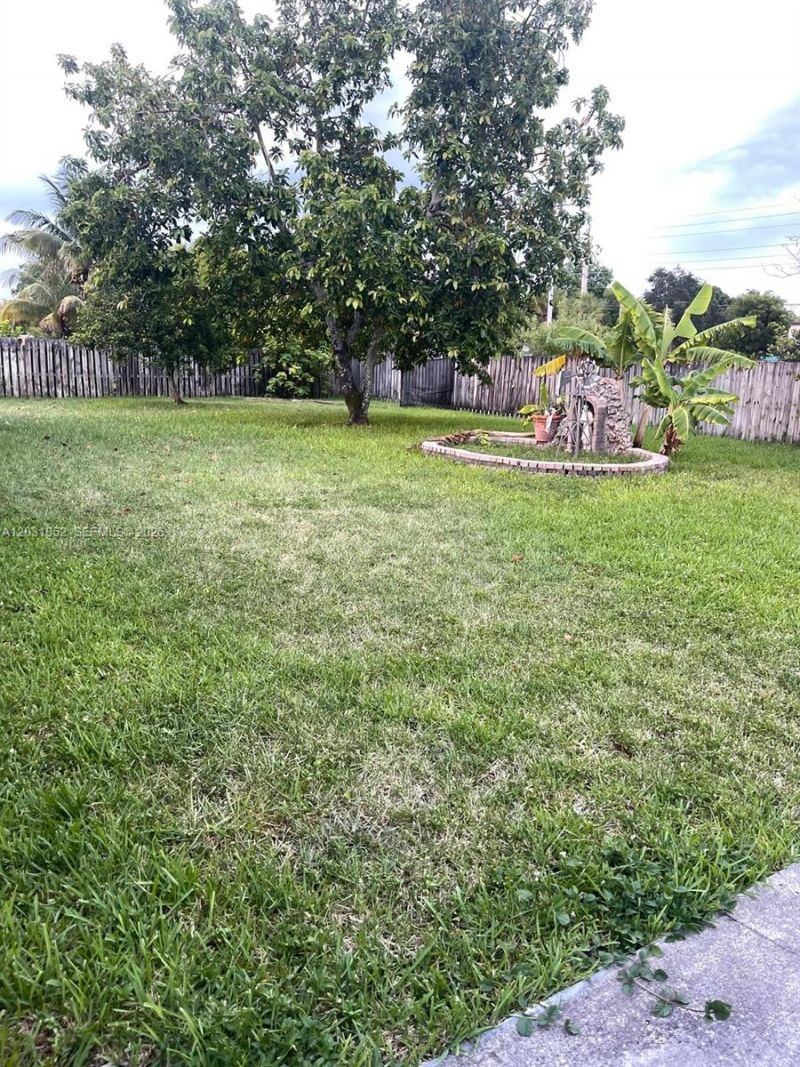 19391 NW 57th Ct, Hialeah, FL 33015 Photo