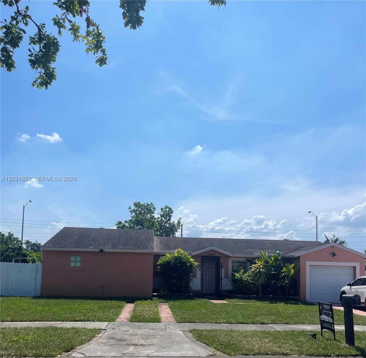 19391 NW 57th Ct, Hialeah, FL 33015 Photo