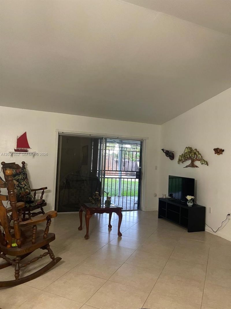 19391 NW 57th Ct, Hialeah, FL 33015 Photo