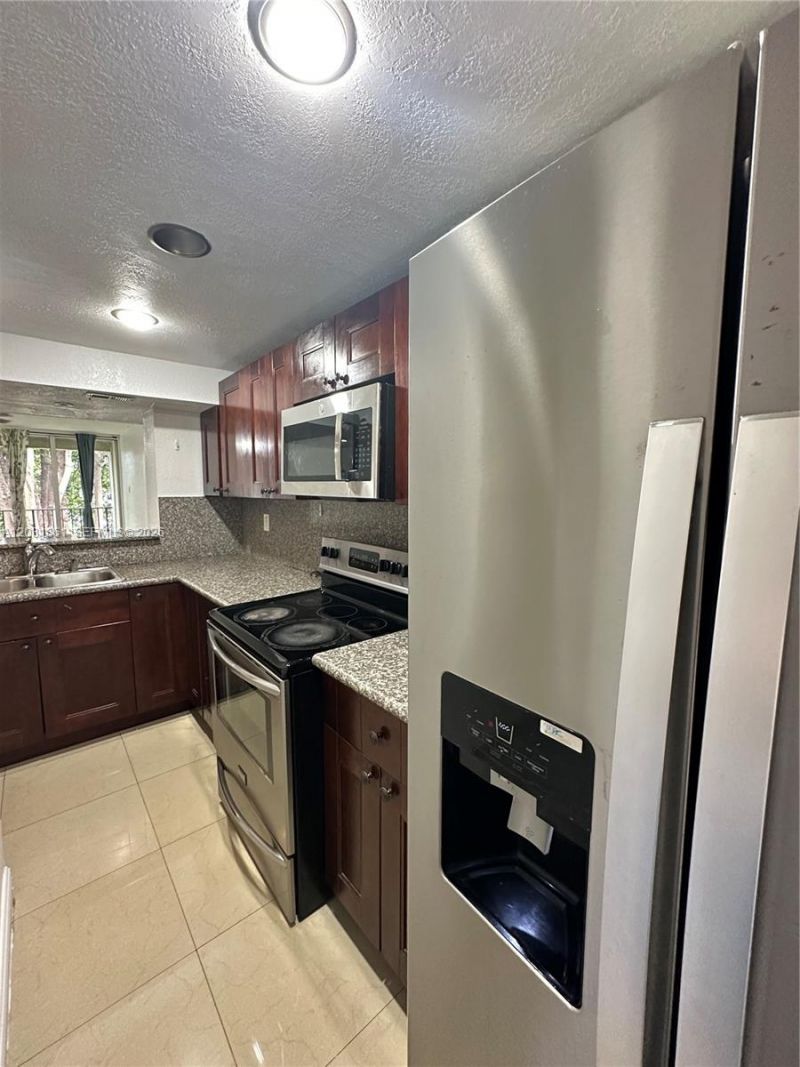 9250 Fontainebleau Blvd , Unit 202, Miami, FL 33172 Photo
