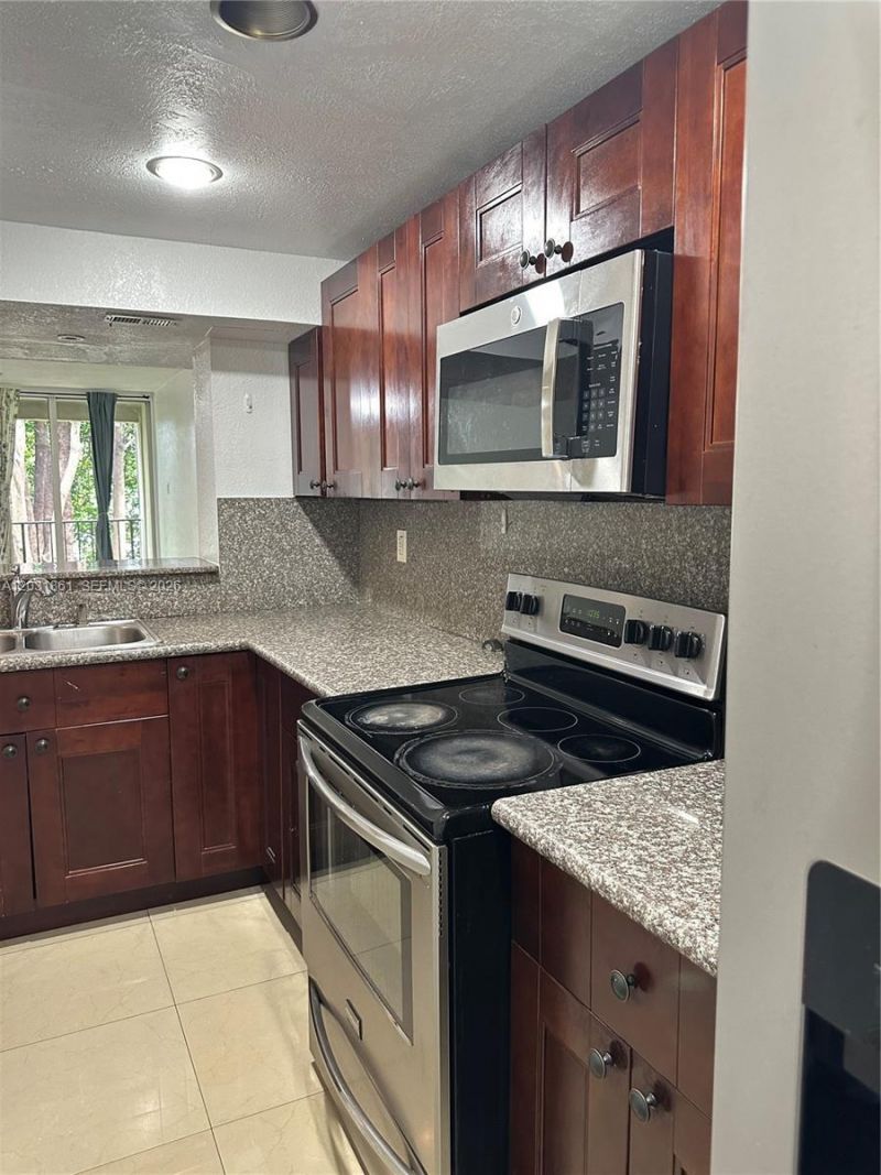 9250 Fontainebleau Blvd , Unit 202, Miami, FL 33172 Photo