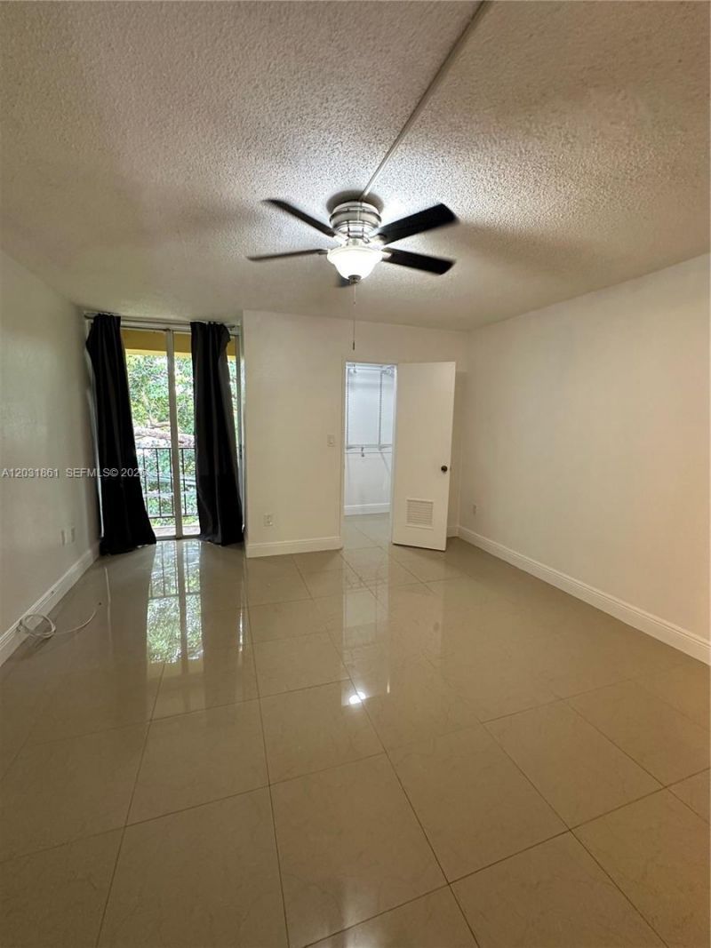 9250 Fontainebleau Blvd , Unit 202, Miami, FL 33172 Photo