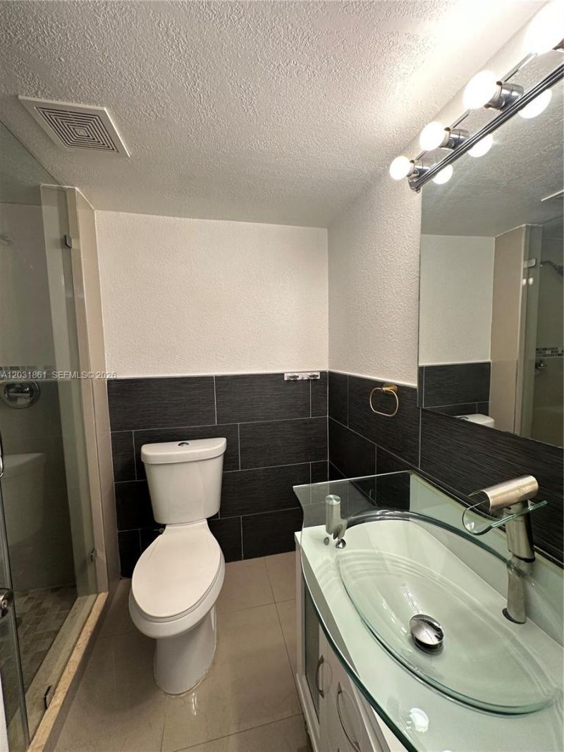 9250 Fontainebleau Blvd , Unit 202, Miami, FL 33172 Photo