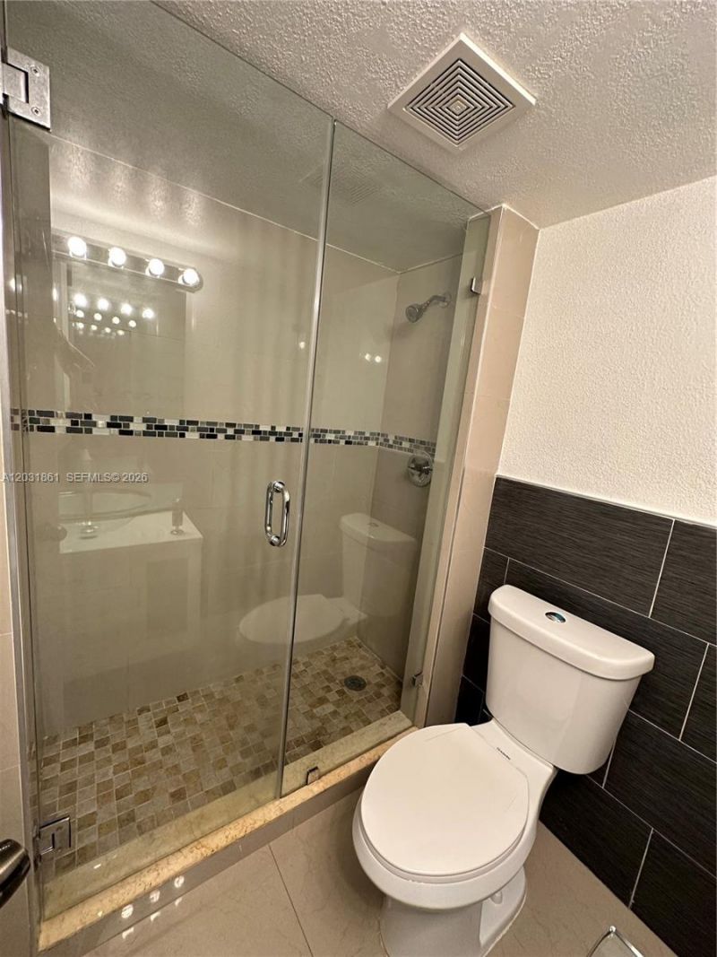 9250 Fontainebleau Blvd , Unit 202, Miami, FL 33172 Photo