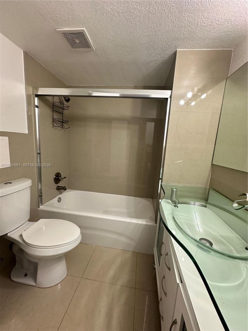 9250 Fontainebleau Blvd , Unit 202, Miami, FL 33172 Photo