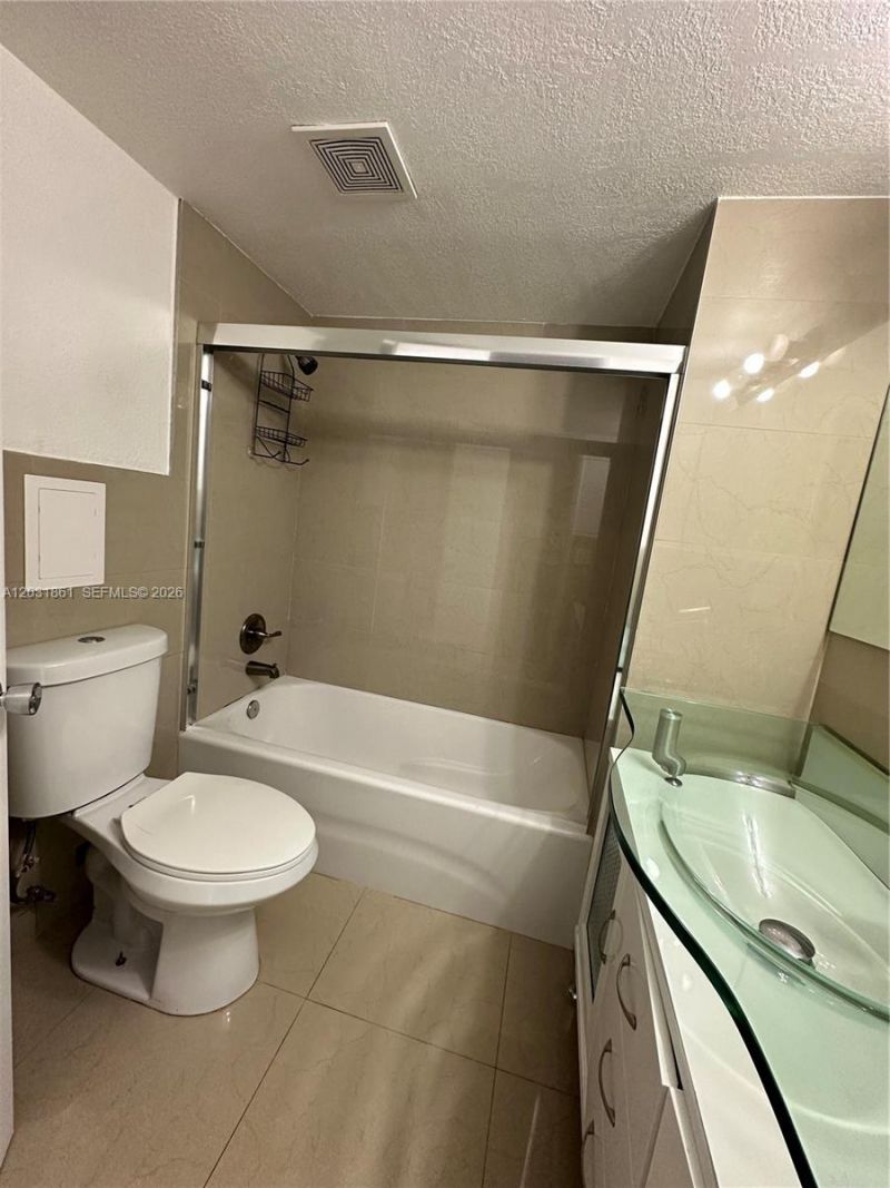 9250 Fontainebleau Blvd , Unit 202, Miami, FL 33172 Photo