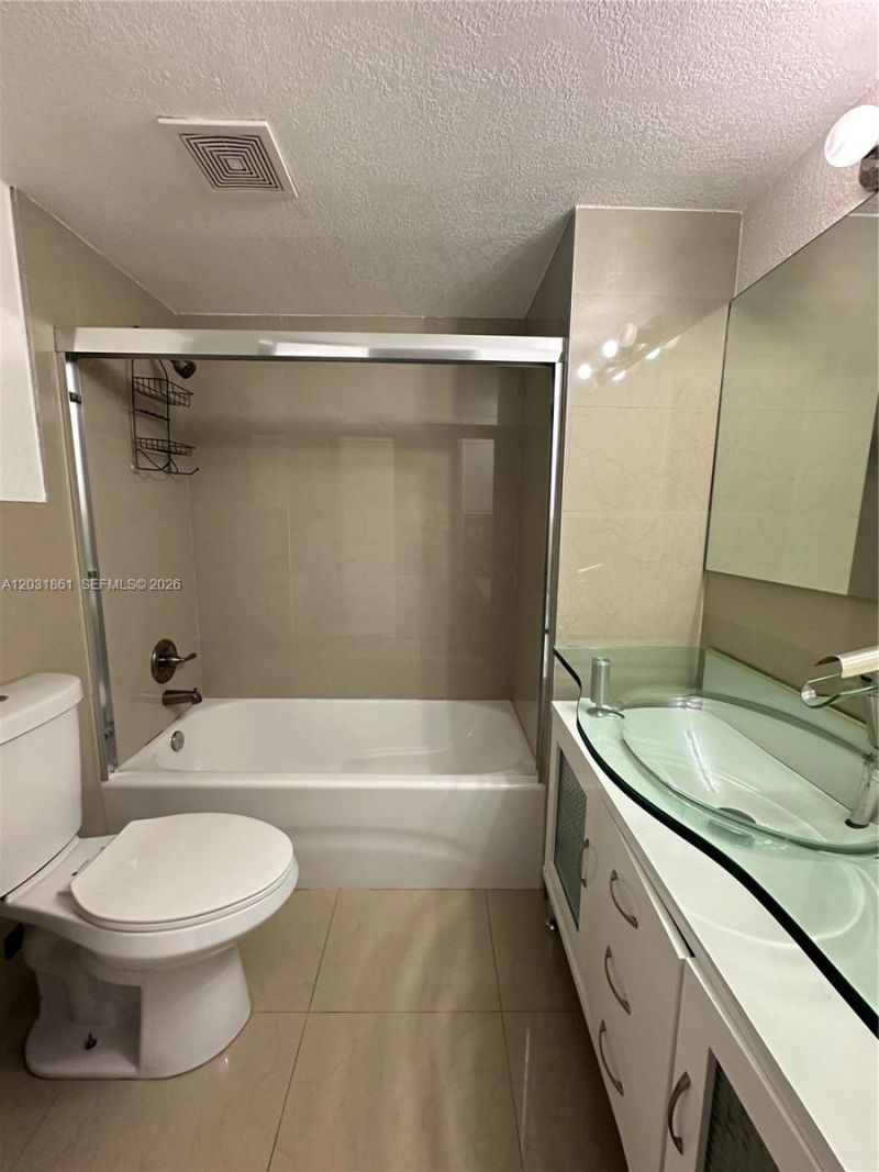 9250 Fontainebleau Blvd , Unit 202, Miami, FL 33172 Photo