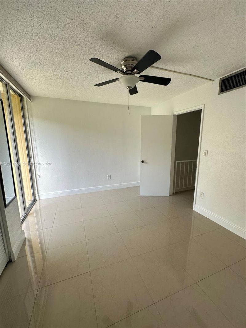 9250 Fontainebleau Blvd , Unit 202, Miami, FL 33172 Photo