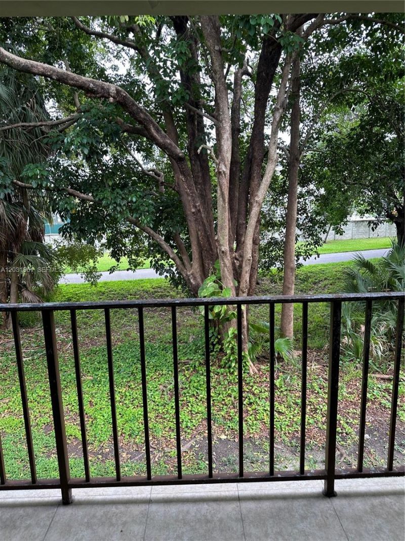 9250 Fontainebleau Blvd , Unit 202, Miami, FL 33172 Photo