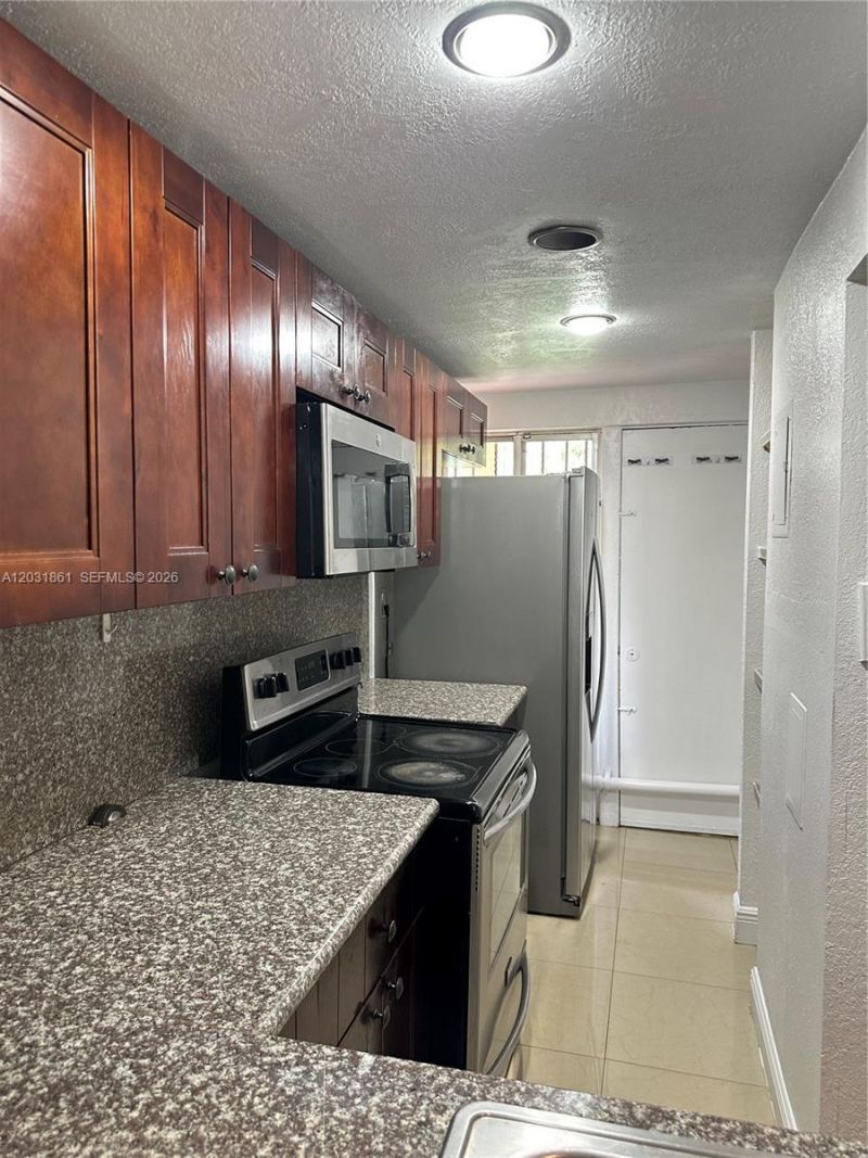 9250 Fontainebleau Blvd , Unit 202, Miami, FL 33172 Photo