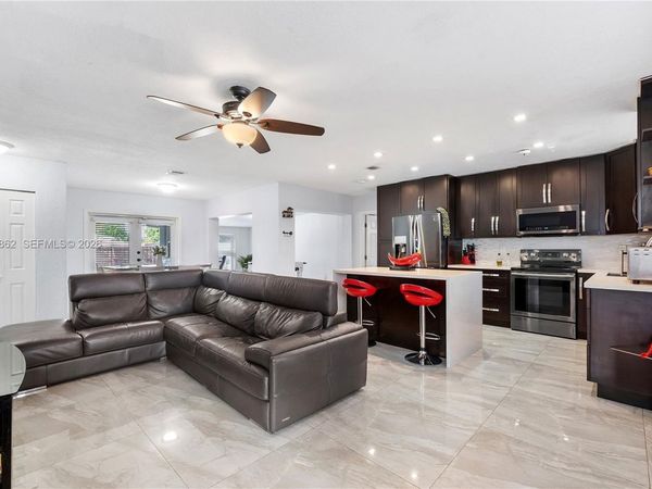 6810 Douglas St , Hollywood, FL 33024